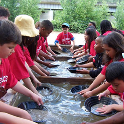 School children panning for gold on their Sacramento Educational Tours